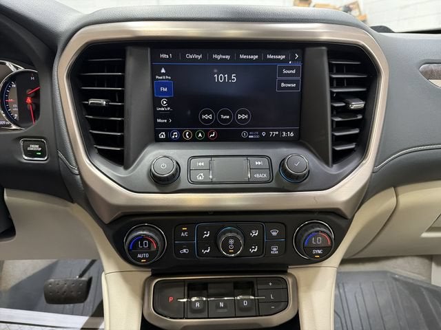 2023 GMC Acadia Denali
