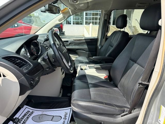 2014 Chrysler Town & Country Touring-L
