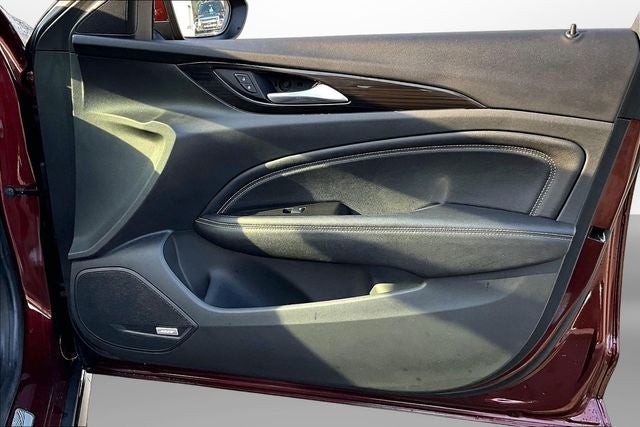 2019 Buick Regal TourX Essence