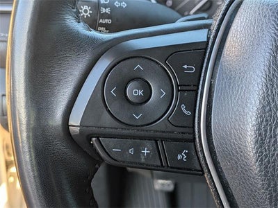 2019 Toyota CAMRY SE