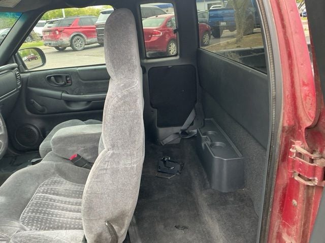 2001 Chevrolet S-10 LS