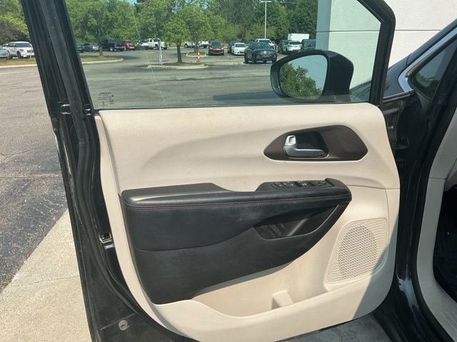 2017 Chrysler Pacifica Touring L