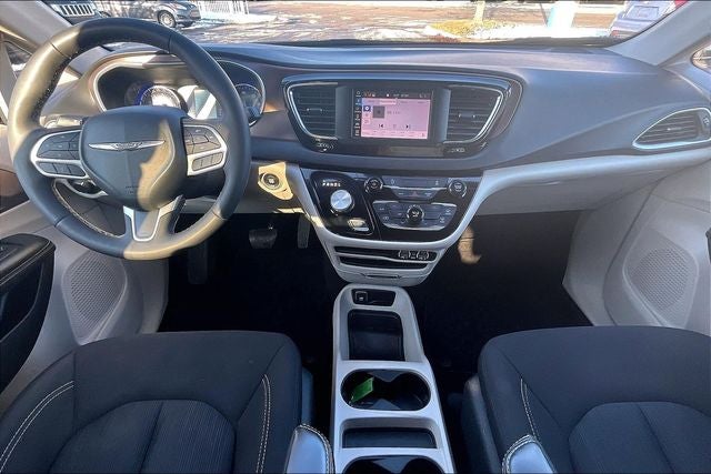 2024 Chrysler Voyager LX