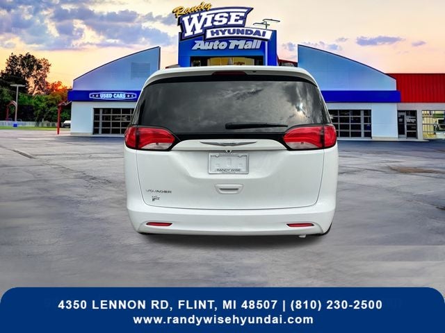 2021 Chrysler Voyager LXI