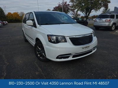 2016 Chrysler Town & Country S