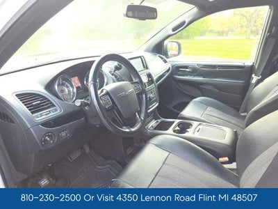 2016 Chrysler Town & Country S