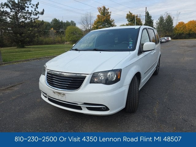 2016 Chrysler Town & Country S