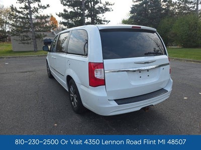 2016 Chrysler Town & Country S