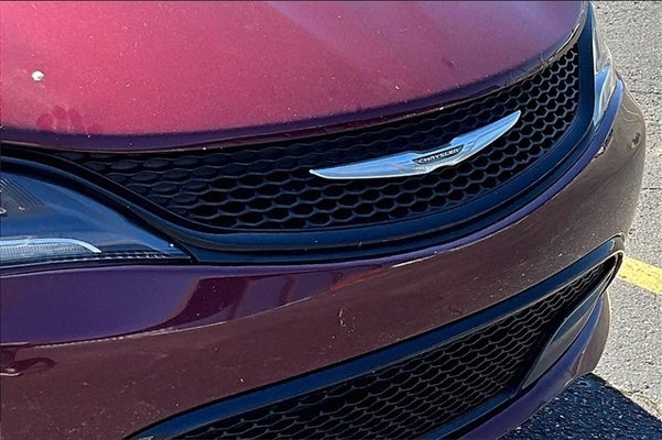 2015 Chrysler 200 S in Flushing, MI - Randy Wise Auto Depot