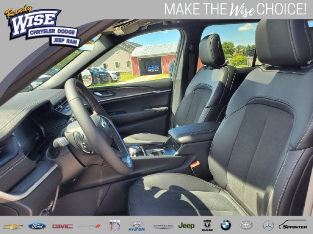 2026 Jeep Grand Cherokee Altitude