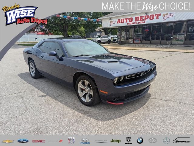 2015 Dodge Challenger SXT's photo